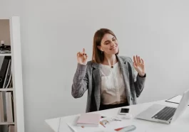 Equilíbrio Emocional no Trabalho: Desvendando o Papel Vital das Emoções e Lideranças