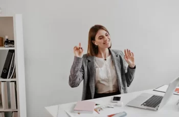 Equilíbrio Emocional no Trabalho: Desvendando o Papel Vital das Emoções e Lideranças